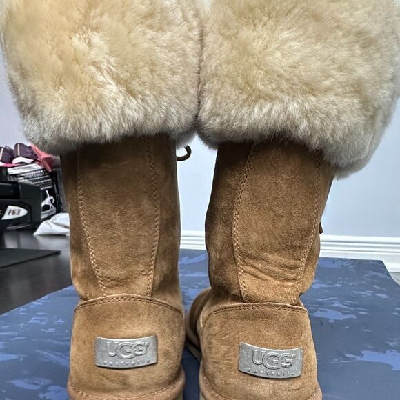* HOST PICK * EUC Authentic UGG Boots, Size 8, Beige with laces - Picture 3 of 11